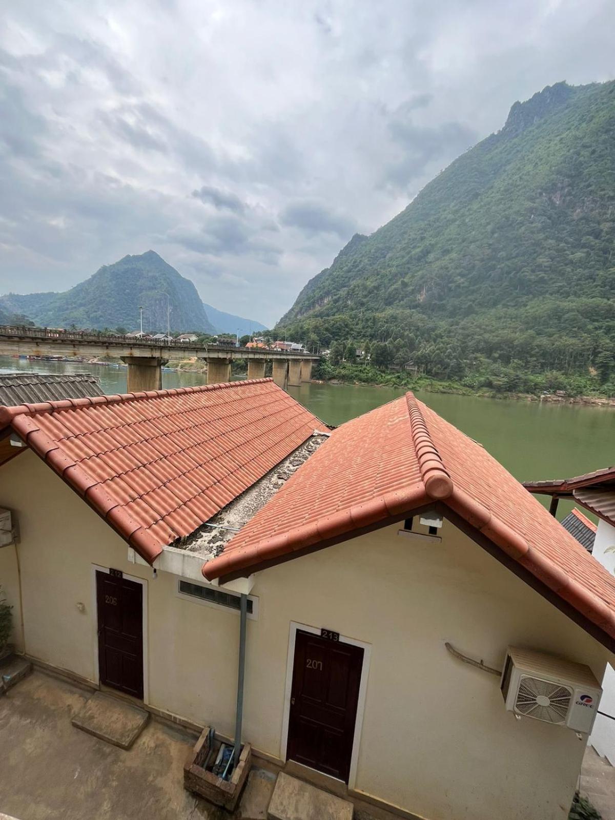 Cam U View Bungalow Hotel Nong Khiaw Bagian luar foto